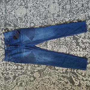 No boundaries med wash moto jeans